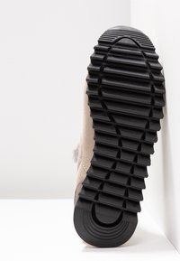 Gioseppo Tronchetti - beige