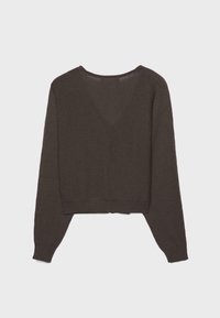 Tamno smeđi pleteni džemper kratkog kroja, s V-izrezom i dugim rukavima. Ima rebraste manžete i rub. Meka tekstura.