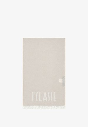 Tappeto rettangolare beige con bordi frangiati e la parola "1 CLASSE" tessuta in una sottile tonalità più chiara vicino a un'estremità.