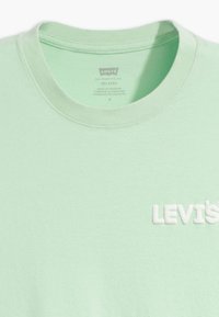 Levi's® RELAXED FIT GRAPHIC TEE - Camiseta básica - aqua foam