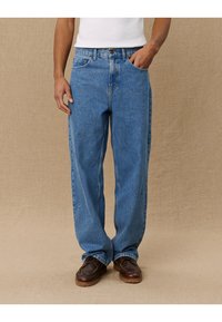 Les Deux - ROI YALE BULLDOG PANTS UNISEX - Laisvo kirpimo džinsai - medium indigo wash Miniatiūros vaizdas 1