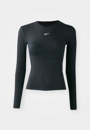 Svart långärmad figurnära topp gjord av slät, elastisk textil. Har en rund halsringning och en liten vit Nike-logotyp på bröstet.