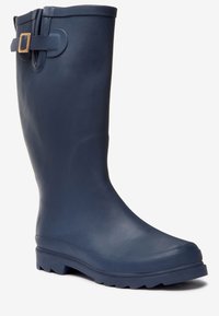 Marine rubber regenlaars met een gladde textuur, ronde neus, enkelband met een gouden gesp en een stevige zool voor grip.