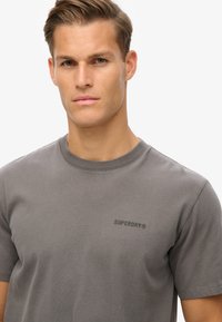 Superdry & Co OVERDYED LOGO - T-Shirt basic - dark slate grey
