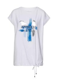 Biała koszulka z krótkim rękawem z niebieskimi i szarymi grafikami pociągnięciami pędzla oraz czarnym napisem. Regulowany sznurek u dołu. Miękka tkanina.