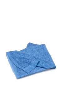Blauw gevouwen textiel met een zachte, gestructureerde oppervlakte en subtiel patroon. De stof lijkt lichtgewicht en soepel, met een lichtjes gevarieerde tint.