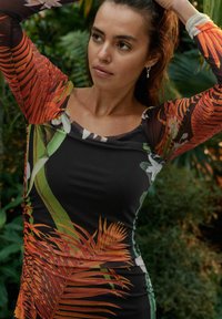 Next KEW COLLECTION SQUARE NECK LONG SLEEVE  - Dzsörzéruha - black orange floral