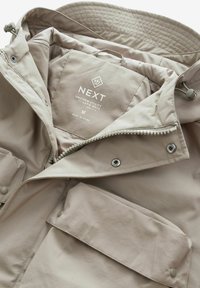 - Kurtka przeciwdeszczowa