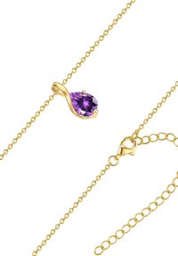 Zelta ķēdīte ar šķērsgriezuma purpura dārgakmens piekariņu, ar omāuru aizdari un regulējamiem ķēdes saitēm izmēra maiņai.