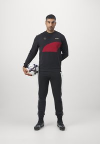Puma KING CREW - Felpa - black/intense red
