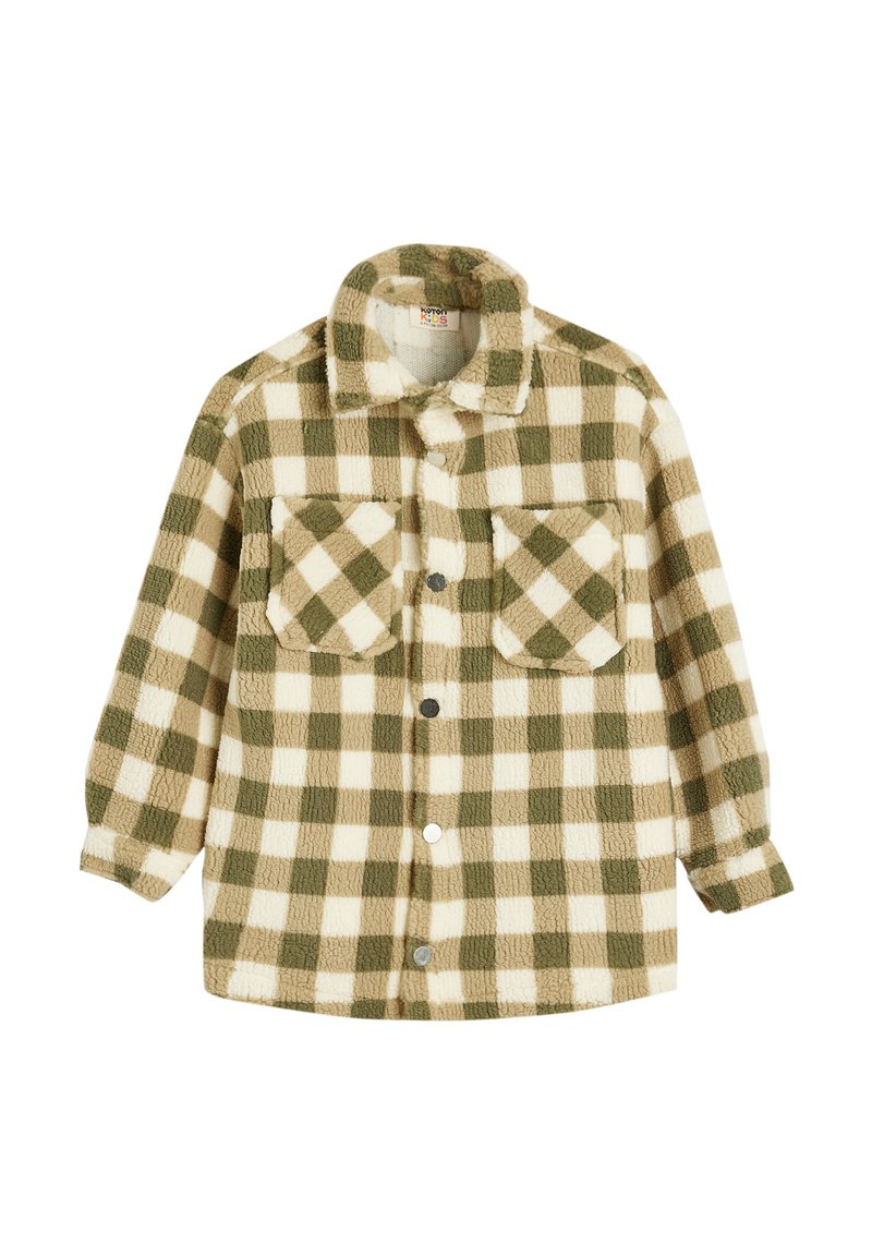 Chaqueta de forro polar a cuadros en verde y crema, con cierre de botones en la parte delantera, dos bolsillos en el pecho y cuello redondo. Textura suave con una apariencia acogedora.