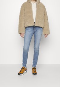 Barbour Zimní bunda - beige