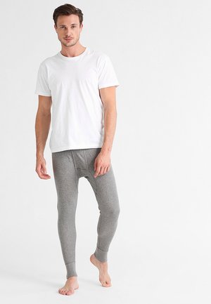 Graue Baumwollleggings mit einem enganliegenden Design, das eine glatte Textur und ein schmal zulaufendes Bein aufweist. Kombiniert mit einem schlichten weißen T-Shirt mit kurzen Ärmeln.