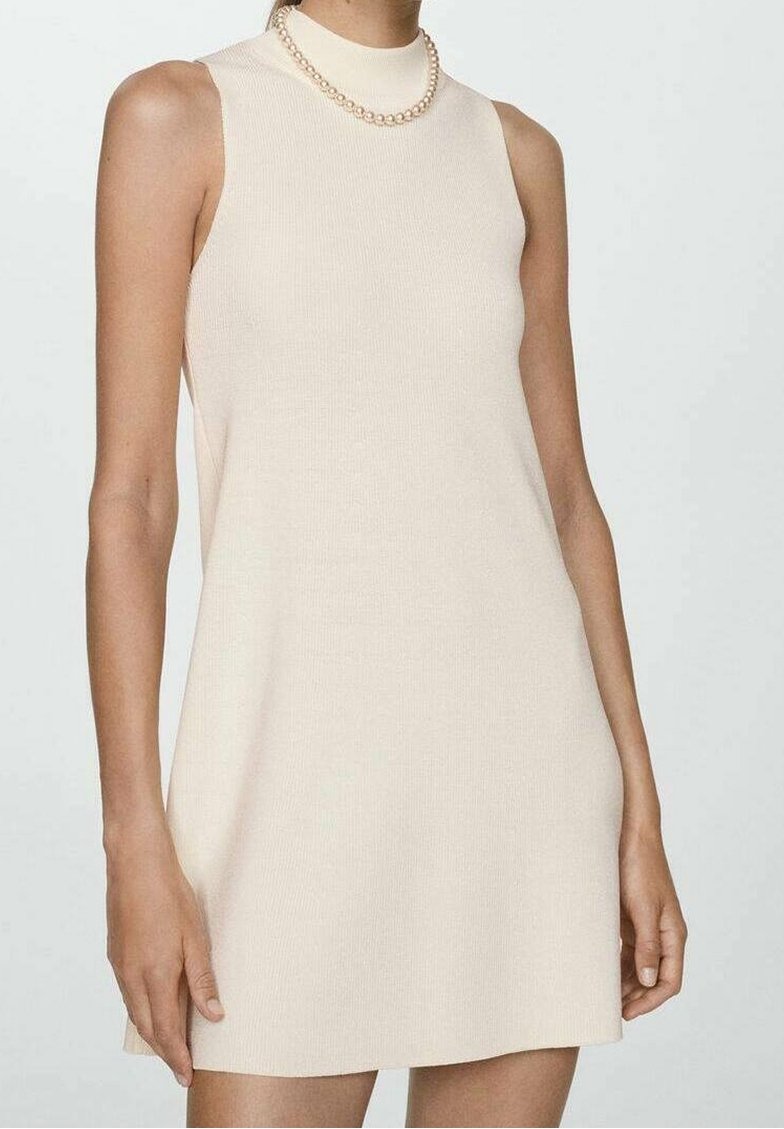 Abito smanicato a coste in beige chiaro con scollatura alta e vestibilità comoda, caratterizzato da una texture liscia e design minimalista.