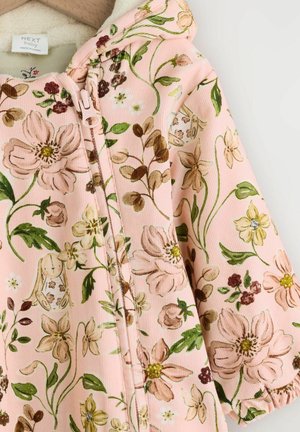 Blumige Zip-Up-Jacke aus weichem rosa Cordstoff, mit bunten Blumen, grünen Blättern und einem kuscheligen weißen Futter in der Kapuze.