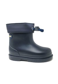 Bota de goma azul marino con punta redondeada, tobillo alto y un cuff plegable. Cuenta con una suela texturizada y un cordón decorativo en la parte superior.