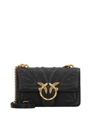 Sac en cuir noir avec des motifs de feuilles brodés, des accents dorés et un fermoir en forme d'oiseau distinctif. Comprend une bandoulière en chaîne.