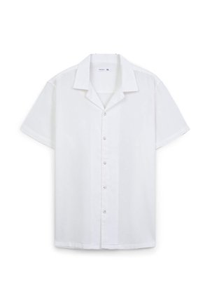Camicia bianca a maniche corte con bottoni, realizzata in tessuto leggero, caratterizzata da un colletto classico e un orlo dritto con bottoni visibili sul davanti.