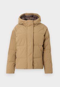 Giacca a vento marrone con cappuccio, caratterizzata da una texture liscia, design trapuntato e una silhouette dritta. Chiusura frontale senza hardware visibile.