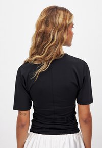 NA-KD Palaidinė - black