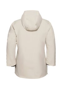 Veste imperméable beige clair avec capuche, manches longues et coupe droite. Texture lisse, coutures minimales et poches zippées sur les côtés.