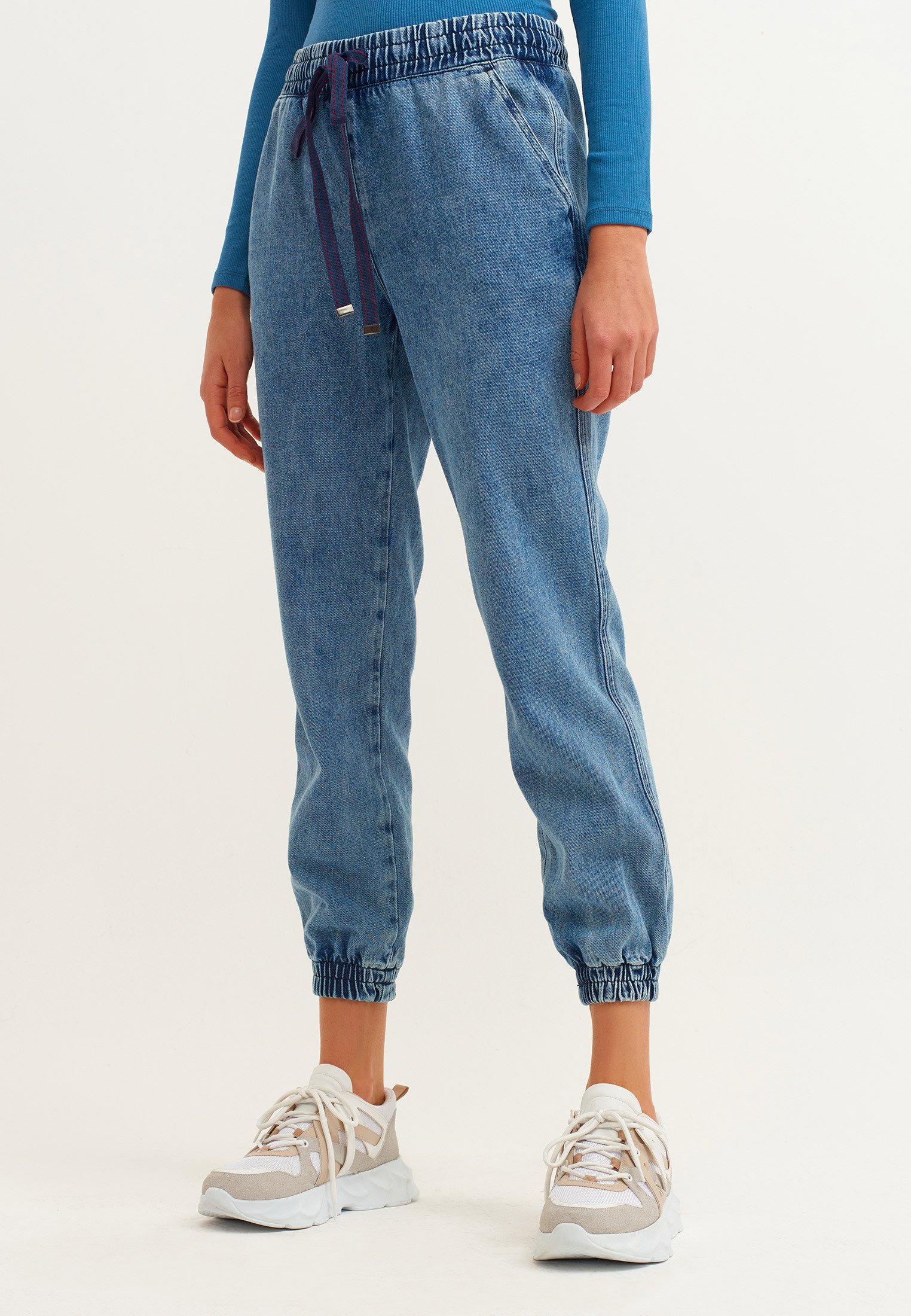 Vaqueros anchos para mujer en oferta | Zalando