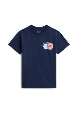 Marineblå T-shirt med korte ærmer med et lille tegneserieansigt, der bærer en blå kasket, og blæser en pink boble med ordet "Vans" på venstre bryst.