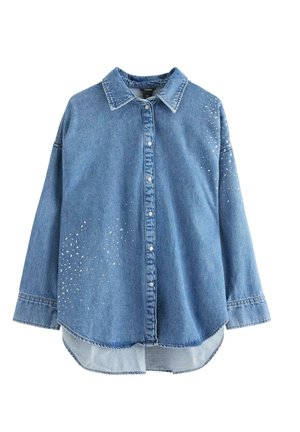 Jeanskjorte med knaplukning foran, krave, lange ærmer og en gradient af små hvide accenter på den ene side. Lys blå farve.