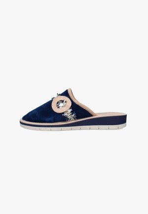 Pantofole slip-on blu navy con finitura beige, un anello decorativo beige e un'ornamentazione in tessuto testurizzato sul lato, suola in gomma.
