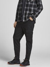 Jack & Jones - JJIACE JJDEX TAPERED - Pantalones cargo - black Imagen en miniatura 1