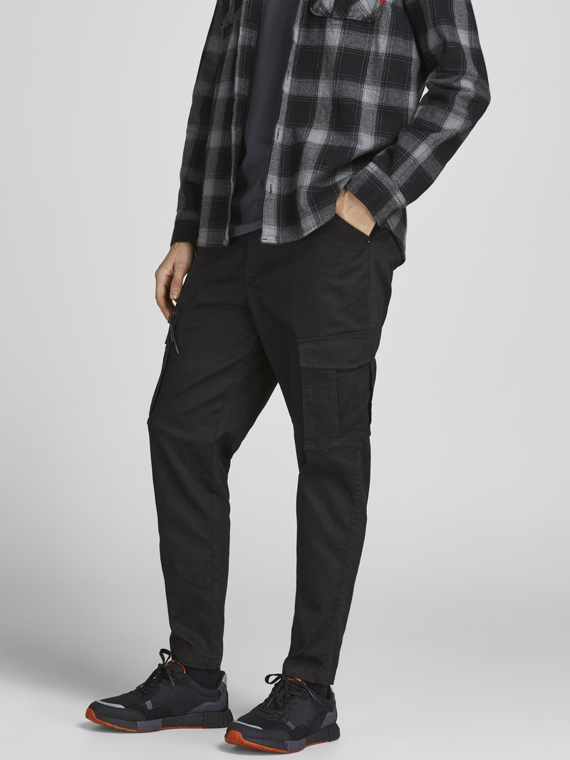 Jack & Jones JJIACE JJDEX TAPERED - Armijas stila bikses - black