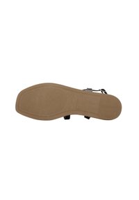 Suola in gomma marrone con scanalature orizzontali e una leggera texture. Presenta cinturini regolabili neri per una vestibilità sicura. Design piatto per stabilità.