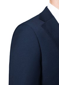 Granatowa marynarka z gładkiego, teksturowanego materiału, z wyraźnymi detalami klap; dopasowany krój z czystymi liniami.