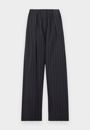 ST. AGNI, STRIPE RELAXED PLEAT PANTS - Παντελόνι - ink