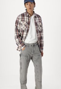 Jack & Jones JJIEDDIE PAINTER - Blugi loose fit - grey denim
