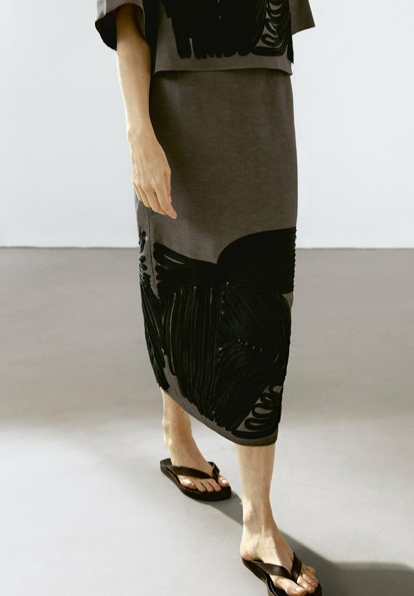 Pencil skirt - khaki