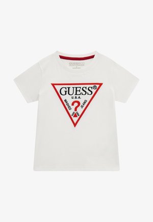 Valge lühikeste varrukatega T-särk, mis on valmistatud orgaanilisest puuvillast. Särgil on punane kolmnurkne logo koos musta tekstiga "GUESS®" ja "WASHED JEANS".