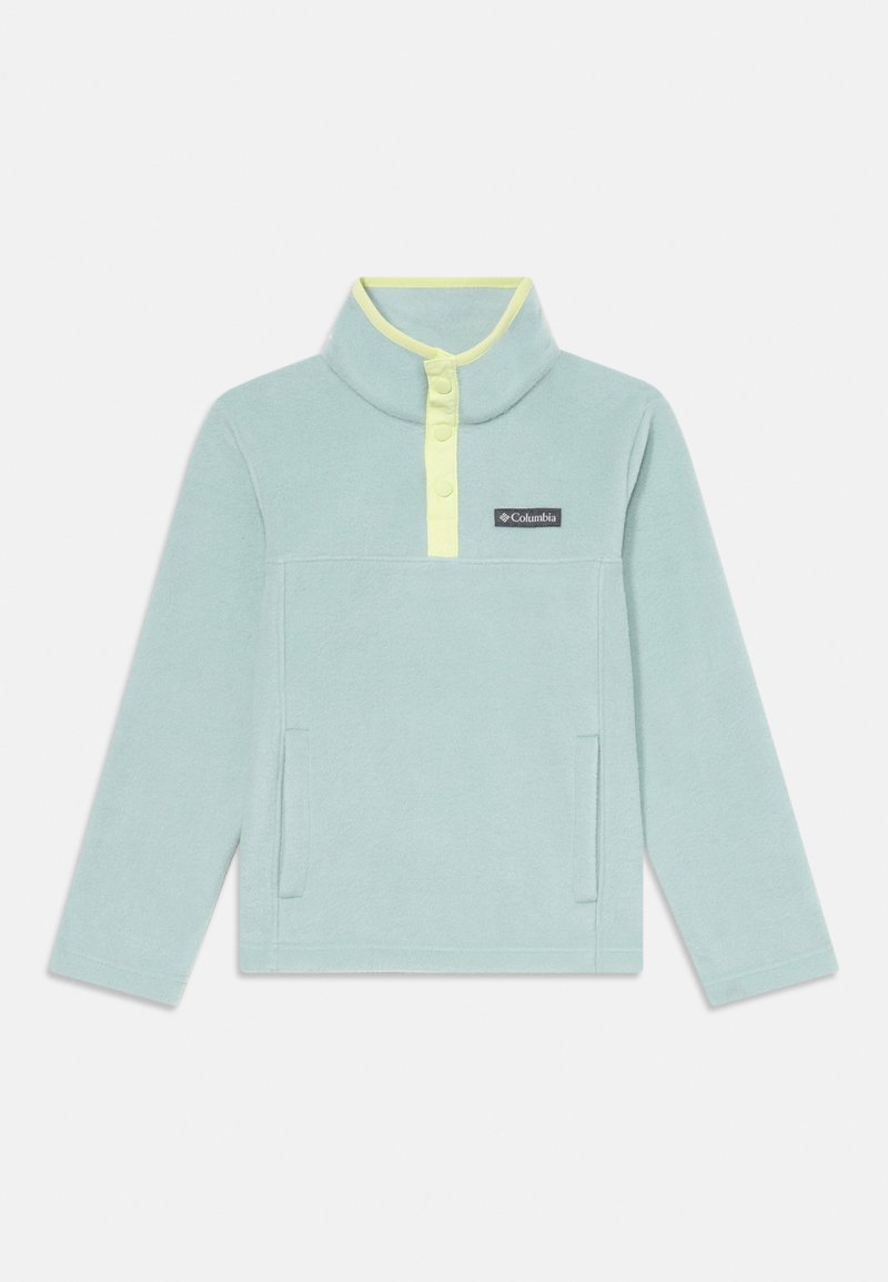 Lys blå fleece genser med høyt krage, gul knappestolpe og logo-lapp. Har to sidelommer for bekvemmelighet.