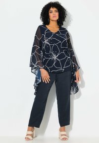 Ulla Popken FLOWER PRINT LAYERED WING SLEEVE - Blouse - marine