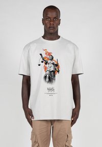 MJ Gonzales JUSTITIA  HEAVY  - T-shirts print - lightasphalt
