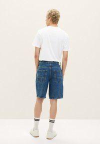 TOM TAILOR DENIM LOOSE FIT - Jeansshorts - clean mid stone blue denim
