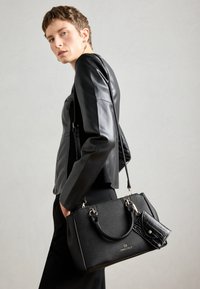 Handtas - black