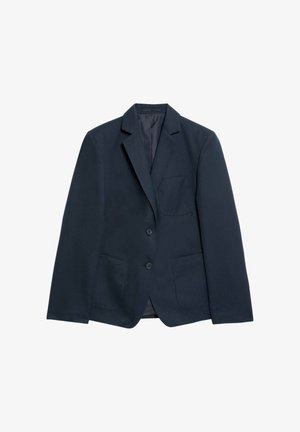 Blazer navy fabricado en un tejido suave, que presenta un cuello con muescas, dos botones, un bolsillo en el pecho y dos bolsillos frontales. Diseño liso, sin patrones.