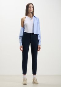 Calliope Chino - blu