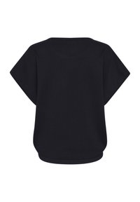 Černý top s krátkým rukávem a volným střihem. Má kulatý výstřih a hladkou strukturu. Jednoduchý design bez viditelných vzorů nebo akcentů.