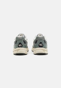 ASICS SportStyle GEL NYC UNISEX - Sportcipő - black/cement grey