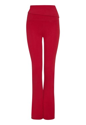 Pantalons flare rouges en matériau extensible avec une taille haute repliée pour plus de confort. Texture lisse, coupe ajustée et conception pleine longueur.