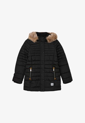 Sort pufferjakke med en faux fur hætte, quiltet design, lynlåslommer på siden og trykknaplukning foran. Tan detaljer ved lommerne.