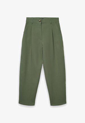 Hoch taillierte, olivgrüne Schlupfhose mit vorderen Falten, Seitentaschen, Gürtelschlaufen sowie Knopf- und Reißverschluss.