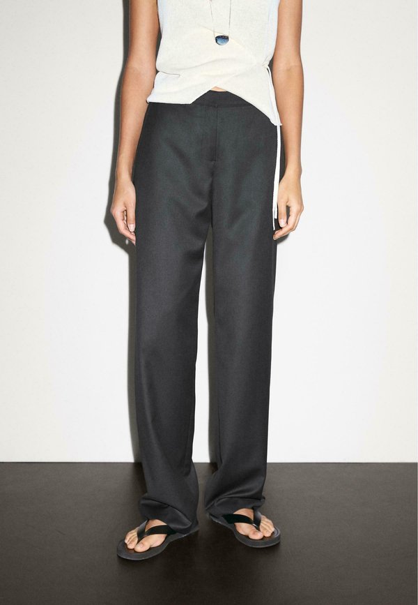 FLOWING LOW-RISE STRAIGHT - Trousers